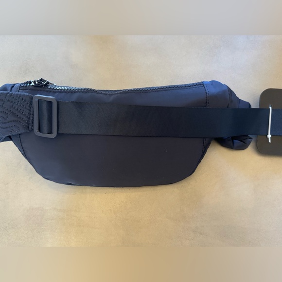 NWT Steve Madden Blue Nylon Sling/Fanny Pack Waist Belt Bag - Picture 2 of 6